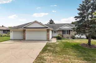 210 Pinnacle Dr, Lake Mills, WI 53551 - Photo 3