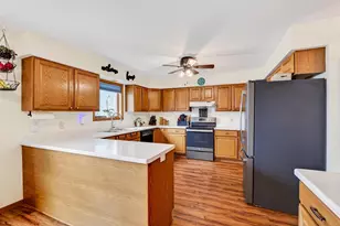 1357 Overlook Pass, Sun Prairie, WI 53590 - Photo 17