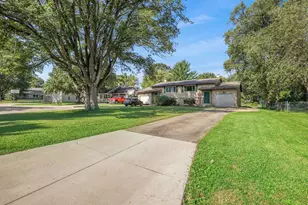 718 Bickley Ct, Stoughton, WI 53589 - Photo 3
