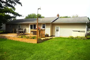1065 Tara Dr, Sun Prairie, WI 53590 - Photo 17