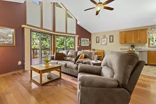 W14129 Theresa Ln, Prairie Du Sac, WI 53578 - Photo 5