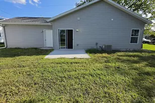 606 W Delavan Dr, Janesville, WI 53548 - Photo 21