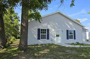 606 W Delavan Dr, Janesville, WI 53548 - Photo 31