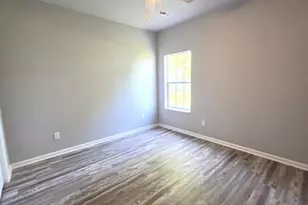 606 W Delavan Dr, Janesville, WI 53548 - Photo 9