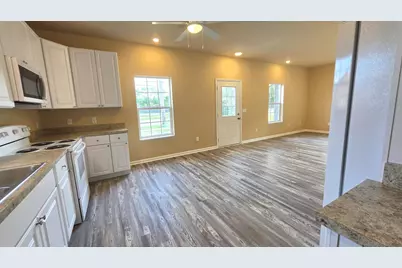 632 W Delavan Drive, Janesville, WI 53548 - Photo 3