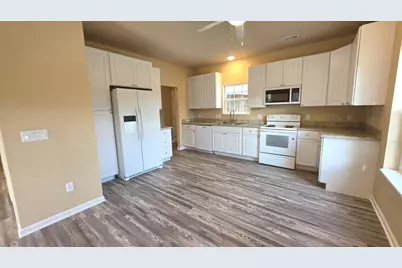 632 W Delavan Drive, Janesville, WI 53548 - Photo 5