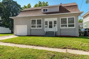 103 E Roosevelt St, Freeport, IL 61032 - Photo 3