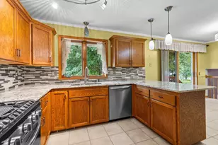 5410 Chestnut Ln, Mcfarland, WI 53558 - Photo 9