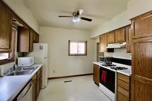 842 Grant St, Beloit, WI 53511 - Photo 9