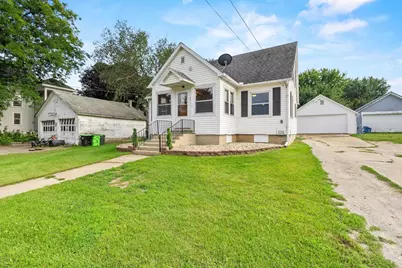 60 W Manchester Street, Markesan, WI 53946 - Photo 3