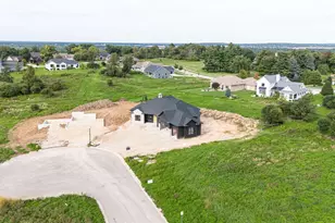 2866 Oakridge Ct, Janesville, WI 53545 - Photo 7
