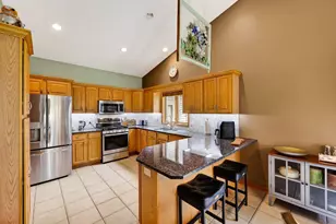647 Grandview Dr, Sun Prairie, WI 53590 - Photo 9