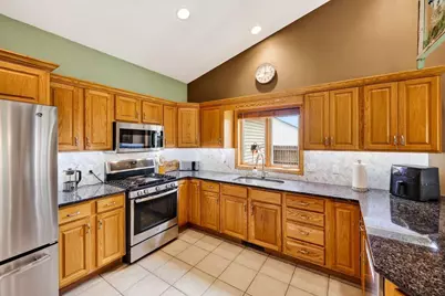 647 Grandview Drive, Sun Prairie, WI 53590 - Photo 11