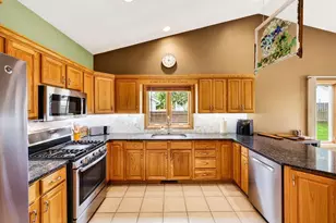 647 Grandview Dr, Sun Prairie, WI 53590 - Photo 11