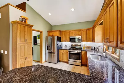 647 Grandview Drive, Sun Prairie, WI 53590 - Photo 9