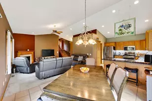 647 Grandview Dr, Sun Prairie, WI 53590 - Photo 5