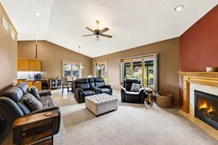 647 Grandview Dr, Sun Prairie, WI 53590 - Photo 1