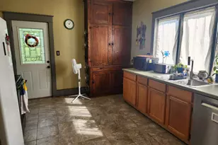 216 Nassau St, Elroy, WI 53929 - Photo 7