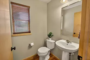 6909 Country Ln, Madison, WI 53719 - Photo 25