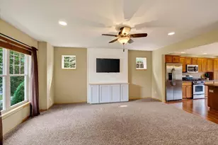 6909 Country Ln, Madison, WI 53719 - Photo 13