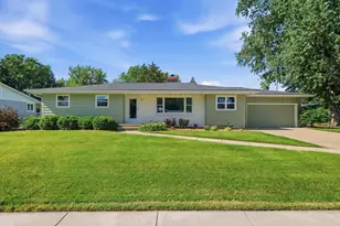 146 W MacArthur St, Sun Prairie, WI 53590 - Photo 1