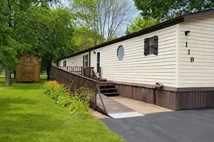119 Oak Park Dr, Menasha, WI 54952 - Photo 1