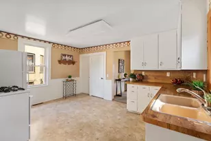 111 E Carroll St, Portage, WI 53901 - Photo 11