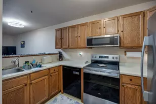 902 N Thompson Dr, Madison, WI 53704 - Photo 3