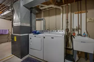 902 N Thompson Dr, Madison, WI 53704 - Photo 17