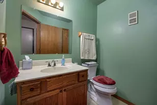 902 N Thompson Dr, Madison, WI 53704 - Photo 9