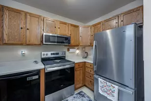 902 N Thompson Dr, Madison, WI 53704 - Photo 5