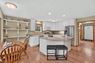 3409 Kingsbridge Dr, Janesville, WI 53546 - Photo 9