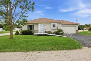 213 Hjemdal Ln, Deerfield, WI 53531 - Photo 3