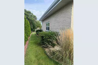 2611 Golf Vu Court, Monroe, WI 53566 - Photo 7