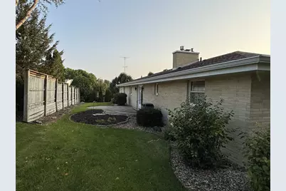 2611 Golf Vu Court, Monroe, WI 53566 - Photo 5