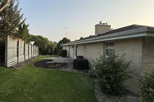 2611 Golf Vu Ct, Monroe, WI 53566 - Photo 5