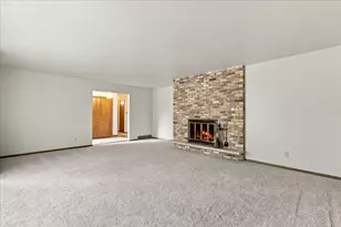 5302 Comanche Way, Madison, WI 53704 - Photo 9