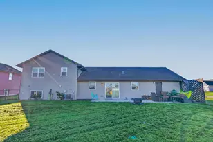 698 Prairie View Dr, Janesville, WI 53536 - Photo 5