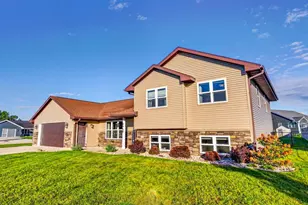 698 Prairie View Dr, Janesville, WI 53536 - Photo 3