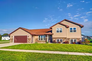 698 Prairie View Dr, Janesville, WI 53536 - Photo 1