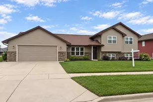 698 Prairie View Dr, Janesville, WI 53536 - Photo 1