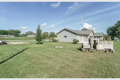 262 E Front Street, Markesan, WI 53946 - Photo 9