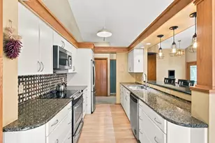 10 Apple Hill Cir, Madison, WI 53717 - Photo 3