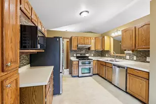 280 Kierstead Ln, Oregon, WI 53575 - Photo 3