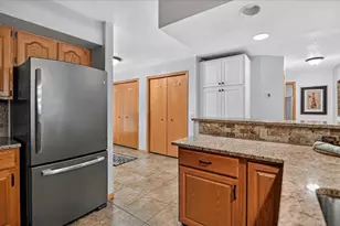 5387 Mariner's Cove Dr, Madison, WI 53704 - Photo 17
