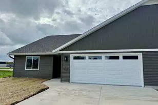 214 Danielle Dr, Randolph, WI 53956 - Photo 5