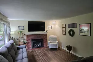 11904 W Oakwood Dr, Franklin, WI 53132 - Photo 5