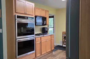 11904 W Oakwood Dr, Franklin, WI 53132 - Photo 9