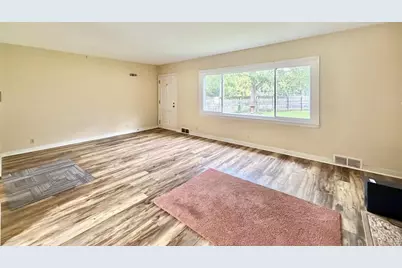 2221 E Ridge Road, Beloit, WI 53511 - Photo 9