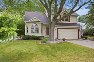 2 Cottonwood Cir, Madison, WI 53704 - Photo 9